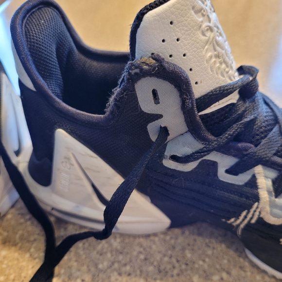 Mens LeBron Witness 8.5 - Picture 7 of 9